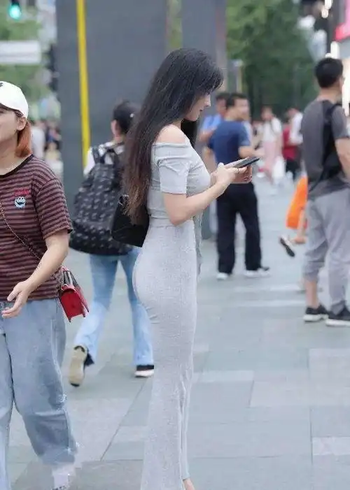 打底裤的打扮好看又上镜,凸显清新靓丽打扮,怎么搭配也不出错
