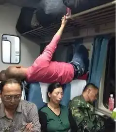 搞笑图片妹子,地铁里有你这样占座的吗
