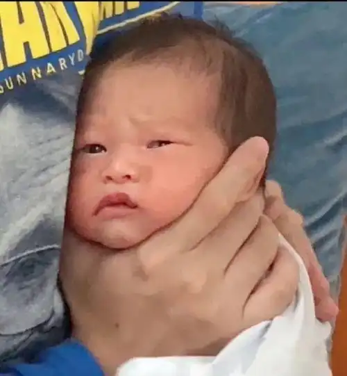 杨紫张艺兴疑似恋情曝光照片被扒后网友穿同款睡衣就能做哥哥女友
