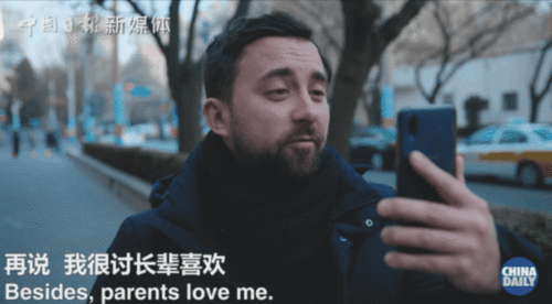 爆笑洋女婿陪打麻将闯年关,摆出一排南
