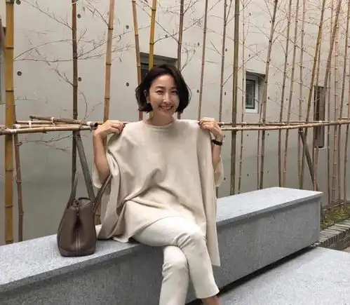 4050岁的中年女人,如何通过穿衣打扮,来摆脱老阿姨的标签
