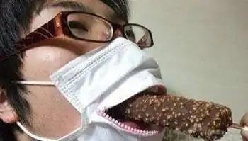 爆笑段子十条太冻腿,戴上口罩暖和暖和
