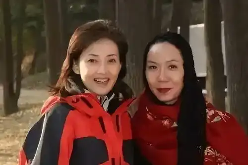 杨青被称为中国最丑女演员,却能嫁豪门身价过亿,凭啥
