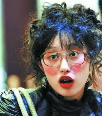 12年前的丑女无敌,女主消失在娱乐圈,跑龙套的他却成一线
