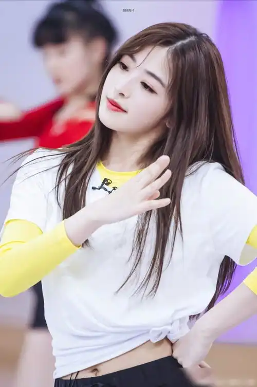 为什么队长是李斯丹妮而不是万茜
