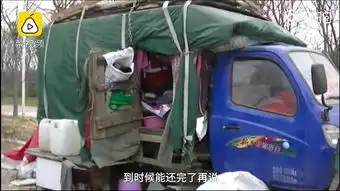 6旬环卫工为省钱还债不回家过年
