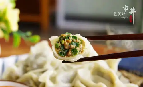 春天吃韭菜,搞清紫根和白根的区别,菜农味道差别大了
