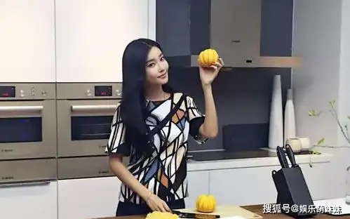 带你走进童菲的家,一家人就住一套小房子,连晾衣服的阳台都没
