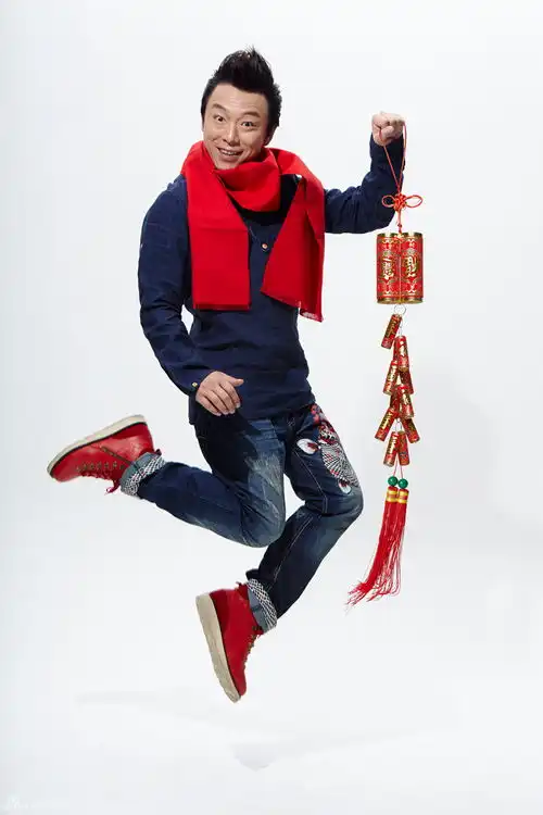 组图黄渤马上快乐拜年写真逗趣搞笑