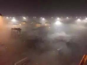 搞笑哈哈哈雾霾太大,有艘船靠错港口了啊
