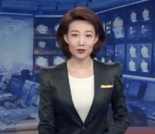 李梓萌43岁依然单身,一门心思扑在工作上,无奈线上征婚

