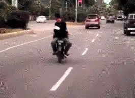 小伙拍快手玩跳河,自称火了就不用上班了,结果磕死了
