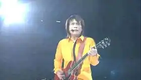 五百人用五百块去买伍佰演唱会票给伍佰唱五百首歌
