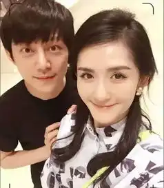 汪涵为45岁何老师庆生,两人凝望大碗长寿面蛋糕,画面温馨力破不和传闻
