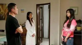 蒋欣成名之前跑龙套电视剧截图网友竟是从肩膀认出她的
