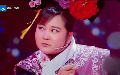 贾玲宣传活动,男女搭配现场爆梗网友她没变,张嘴就是喜剧味
