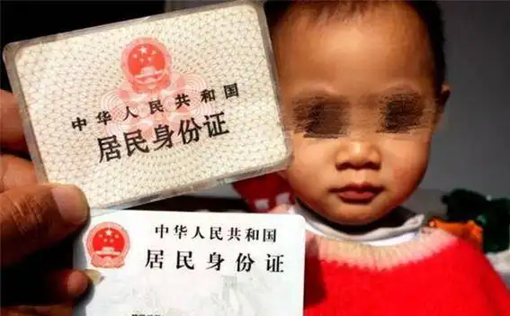 爸爸姓段妈妈姓王,给龙凤胎取奇葩名字,民警直夸有才很难重名
