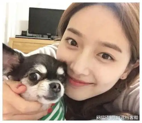 妹子这玩的什么游戏呢,走路都不稳了,哈哈哈
