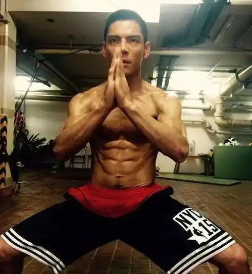 从小胖子变成8块腹肌,连邓超都称他励志的富二代
