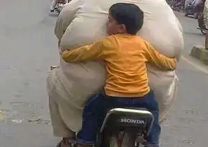 搞笑gif趣图妹子,咱健身的时候表情能不能别这样

