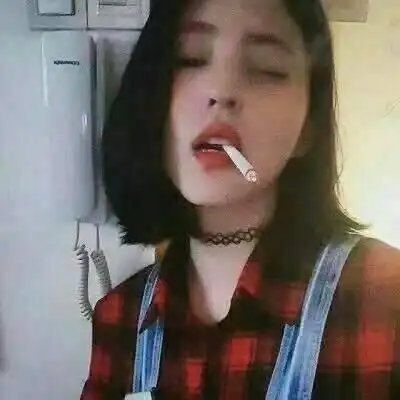 女生抽烟头像女生夹烟好看手势图片

