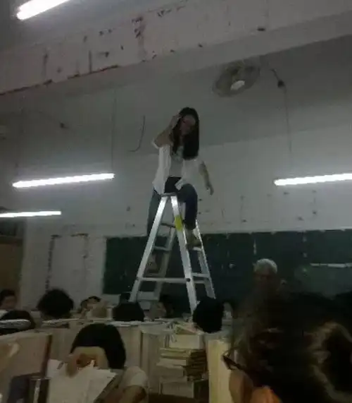 爆笑图片你妈妈睁开眼睛睡觉
