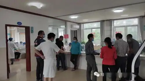 周末不休息我县全力推进大规模人群新冠疫苗接种工作
