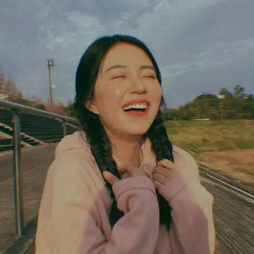 壁纸这就是男生说的肉肉的女朋友吧
