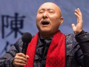 陈佩斯的28岁儿子与他长得太像了,同框合影宛如粘贴复制
