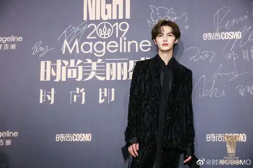 组图友情不会散蔡徐坤朱正廷林彦俊同框在线热聊感情好
