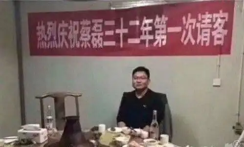正惊gif有需求就有市场妹子开设自拍课程,姿势吸引眼球