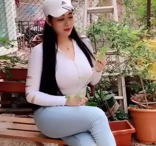搞笑gif趣图老婆,前女友说找我有点事,请我吃顿饭
