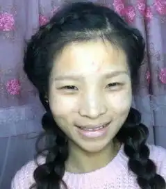 40岁大妈化妆成十八岁少女,表示从此不再相信视频和照片
