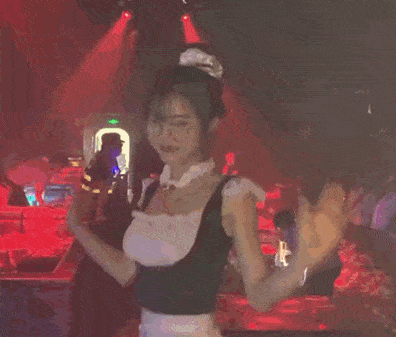 搞笑gif趣图这以后又是谁的女朋友
