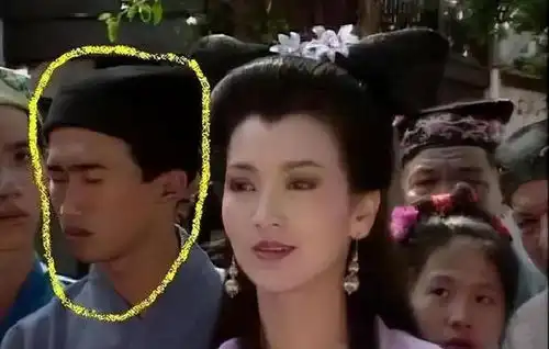 新白娘子传奇中的穿帮镜头,简直太搞笑,看这么多年都没发现
