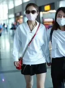 赵丽颖给猛男换衣服难掩表情哈喇子都快喷了营业员还竖大拇指