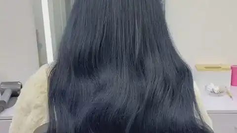 热门雾霾蓝发色初尝试,漂染新手容易忽略的小细节
