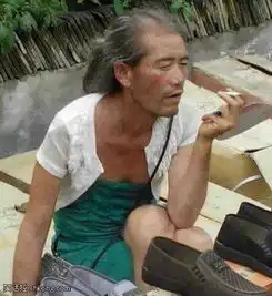 搞笑图片2个妹子都喝多了,你能看出亮点儿在哪里吗
