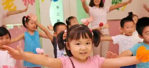 幼儿园老师找家长借钱,家长一句话怼回去,网友做得好
