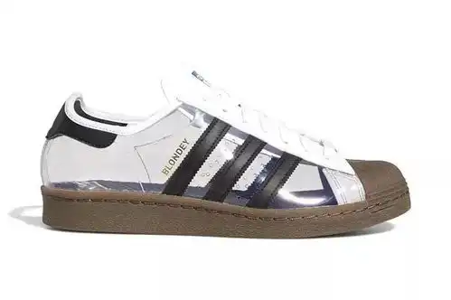 adidas最近又在搞事情,曝光多双强强联合球鞋
