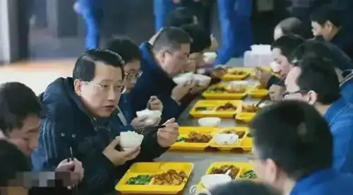 现在单位里面没有大吃大喝,铺张浪费了,标准越来越严
