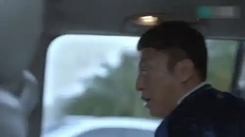 带着爸爸去留学孙红雷父子早上睡过头,着急起床的样子看的都紧张
