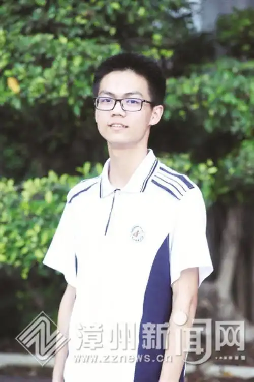 走近2018年福建省高考理科第一名漳州实验中学学生黄翰腼腆的全能型学霸
