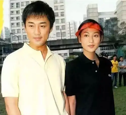 林峯被前女友潘霜霜曝其癖好,爱吴千语爱得卑微,今和妻子大秀恩爱
