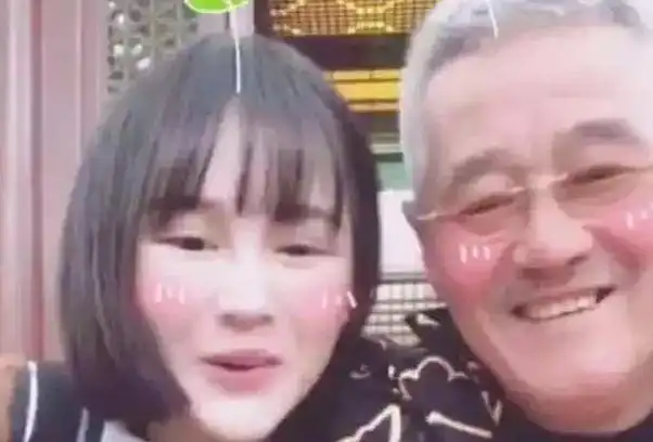 同样是赵本山的基因,马丽娟和葛淑珍的女儿一对比,差距就出来了
