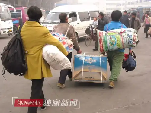 春运来了看完这20张洛阳春运老照片,想立刻回家过年
