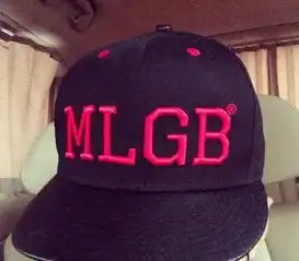 burberry摊上事了新款帽衫被指像上吊,模特发文炮轰自杀不是时尚
