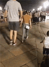 gif搞笑趣图这是来娶新娘子的吗我怎么感觉有仇呢
