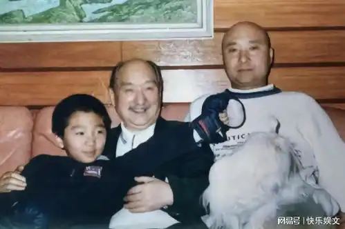 69岁陈佩斯在北京坐拥万亩良田父子情深一同耕田,享受天伦之乐
