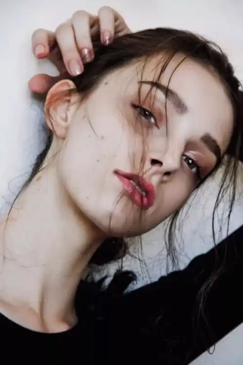 欧美女孩头像,童真有趣
